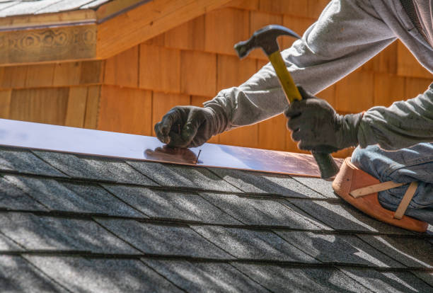 Best Flat Roofing  in Smithville, TX
